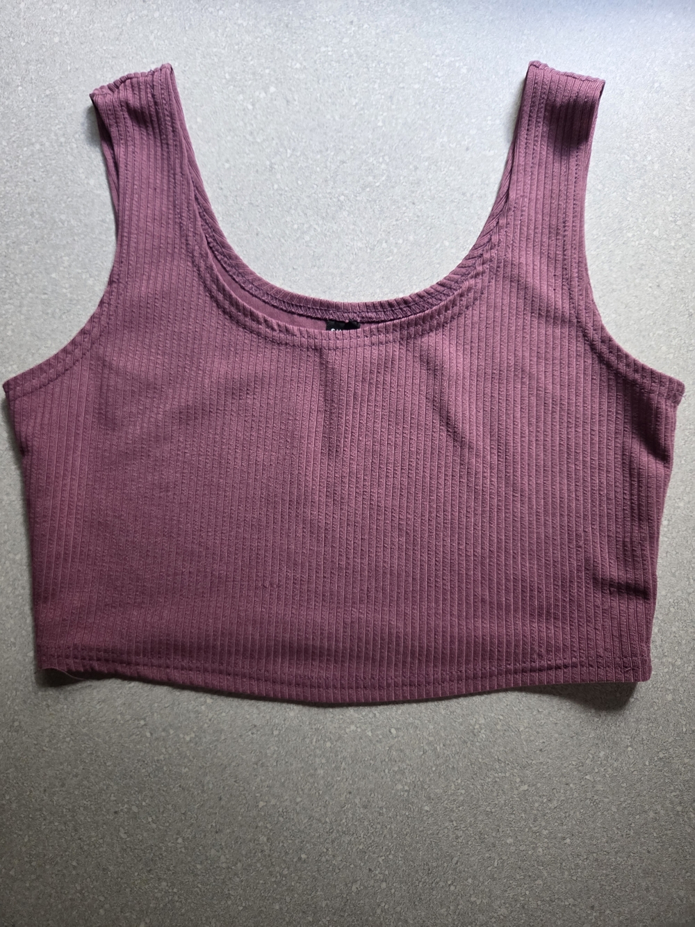 Ribbed Scoop Crop Tank in Plum